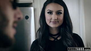 Элиза Ибарра - юрист, которой нужен член