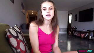 My stiefsuster uitgevind haar kêrel is verneuk op haar en wil om terug te kry by hom het sy my gevra om te fuck haar en laat haar foto&#039;s neem van ons - Ellie Afgod