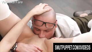 SmutPuppet - Manĝejo sur Teen Pussy Comp