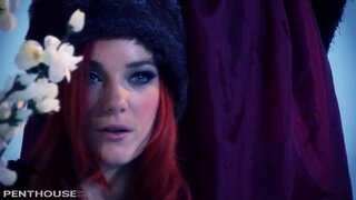 Penthouse Lesbiaid Dani a Marie ffwcio ei gilydd yn yr eira