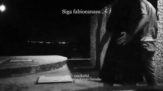 Szakaszon. Hotwife safada namorando na rua com o amigo bem felruházva