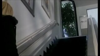 Pretty moto na kumjaribu blonde babe na jugs kubwa Brittney Skye alifanya dude kuchukua oga kuchimba yake