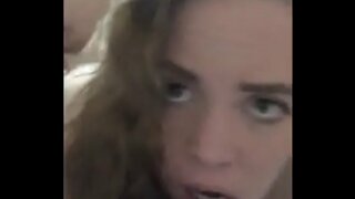 סלוטוויפע דעעפּטהראָאַץ און נעמט אַנאַל קרעאַמפּיע פאר פאַרטינג עס אויס בשעת קאַמינג